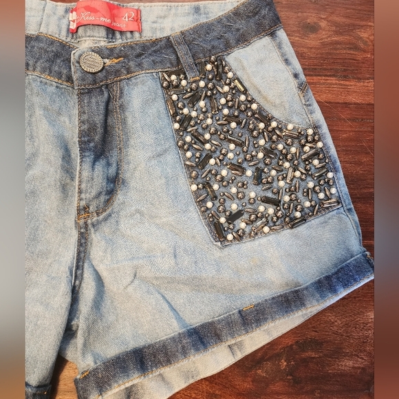 Kiss-me denim shorts. - Picture 3 of 11